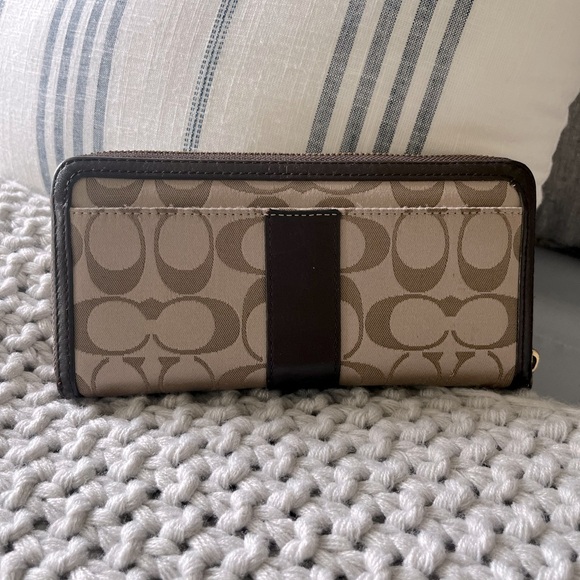 Coach signature long zip around wallet - Picture 2 of 6